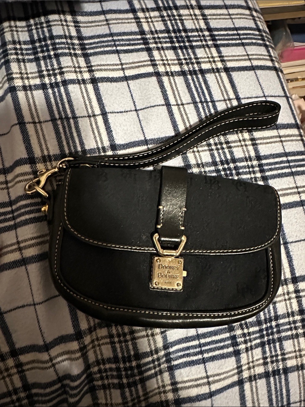 Dooney & Bourke wristlet - Picture 6 of 7